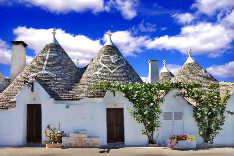 Viaggio nel mondo dei trulli: cosa visitare ad Alberobello