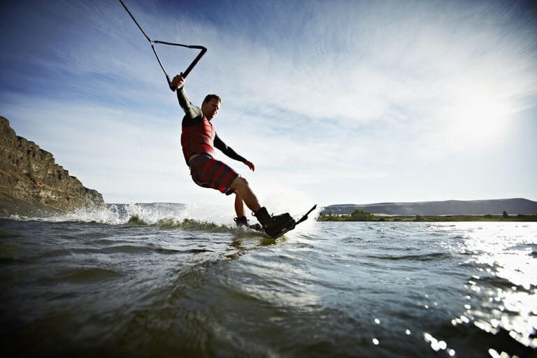 Wakeboard: cos’è e come si inizia a praticare questo sport