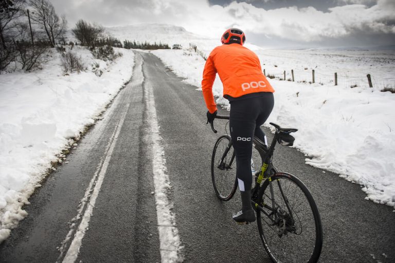 Abbigliamento da ciclismo per l’inverno per allenarsi anche con il freddo