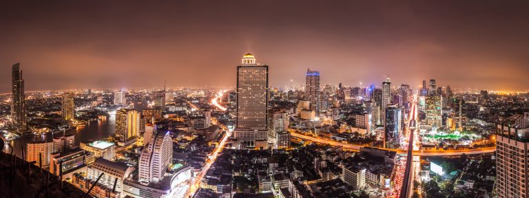 Panorama notturno di Bangkok, capitale della Thailandia